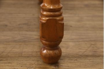 中古　美品　横浜クラシック家具　ダニエル(daniel)　ヨーロピアンな装飾が上品なダイニングテーブル(ミッシェルテーブル、4人掛け、6人掛け)(定価約46万円)(R-063217)