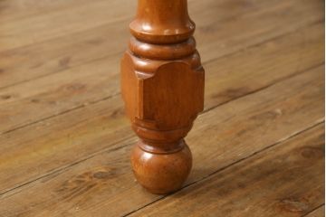 中古　美品　横浜クラシック家具　ダニエル(daniel)　ヨーロピアンな装飾が上品なダイニングテーブル(ミッシェルテーブル、4人掛け、6人掛け)(定価約46万円)(R-063217)