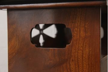 和製アンティーク　美品　総欅(ケヤキ)材　前面玉杢　総漆塗り　はっきりとした杢目が目を引く庄内小引き出し(小物収納、卓上収納)(R-063218)