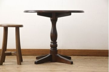 中古　北海道民芸家具　シックな佇まいの楕円形サイドテーブル(カフェテーブル、コーヒーテーブル)(R-063221)