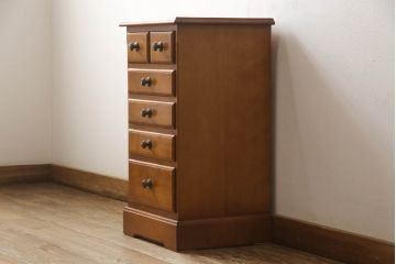 中古　横浜クラシック家具　ダニエル(Daniel)　丸みのある取っ手が可愛らしいサイドチェスト(脇机、小引き出し)(R-063224)