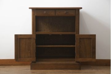 中古　北海道旭川家具　山室家具製作所　ナラ材　ハートメイドファニチャー　ESPOIR(エスポアール)　　取っ手のかざぐるまのモチーフが可愛らしいサイドテーブル(サイドキャビネット、収納棚、戸棚)(R-063226)
