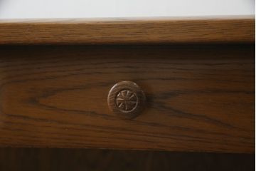 中古　北海道旭川家具　山室家具製作所　ナラ材　ハートメイドファニチャー　ESPOIR(エスポアール)　　取っ手のかざぐるまのモチーフが可愛らしいサイドテーブル(サイドキャビネット、収納棚、戸棚)(R-063226)