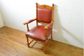 中古　横浜クラシック家具　ダニエル(daniel)　クラシカルな雰囲気漂うデザインがおしゃれなアームチェア(ダイニングチェア、椅子)(定価約28万円)(R-063227)
