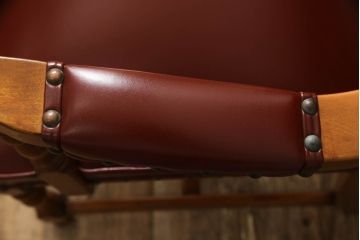 中古　横浜クラシック家具　ダニエル(daniel)　本革　クラシカルな雰囲気漂うデザインがおしゃれなアームチェア(ダイニングチェア、椅子、レザー)(定価約28万円)(R-063228)