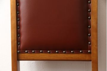 中古　美品　横浜クラシック家具　ダニエル(daniel)　ミッシェル　本革　クラシカルな雰囲気漂うデザインがおしゃれなレザーチェア2脚セット(ダイニングチェア、椅子、本革)(1脚定価約20万円)(R-063229)