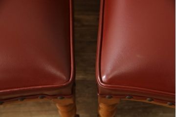 中古　美品　横浜クラシック家具　ダニエル(daniel)　ミッシェル　本革　クラシカルな雰囲気漂うデザインがおしゃれなレザーチェア2脚セット(ダイニングチェア、椅子、本革)(1脚定価約20万円)(R-063229)