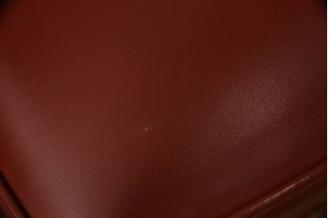 中古　美品　横浜クラシック家具　ダニエル(daniel)　ミッシェル　本革　クラシカルな雰囲気漂うデザインがおしゃれなレザーチェア2脚セット(ダイニングチェア、椅子、本革)(1脚定価約20万円)(R-063229)