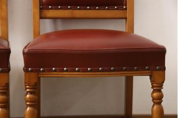 中古　美品　横浜クラシック家具　ダニエル(daniel)　ミッシェル　本革　クラシカルな雰囲気漂うデザインがおしゃれなレザーチェア2脚セット(ダイニングチェア、椅子、本革)(1脚定価約20万円)(R-063229)