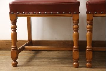 中古　美品　横浜クラシック家具　ダニエル(daniel)　ミッシェル　本革　クラシカルな雰囲気漂うデザインがおしゃれなレザーチェア2脚セット(ダイニングチェア、椅子、本革)(1脚定価約20万円)(R-063229)