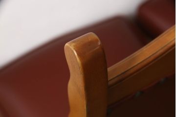 中古　美品　横浜クラシック家具　ダニエル(daniel)　ミッシェル　本革　クラシカルな雰囲気漂うデザインがおしゃれなレザーチェア2脚セット(ダイニングチェア、椅子、本革)(1脚定価約20万円)(R-063229)
