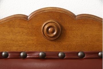 中古　美品　横浜クラシック家具　ダニエル(daniel)　ミッシェル　本革　クラシカルな雰囲気漂うデザインがおしゃれなレザーチェア2脚セット(ダイニングチェア、椅子、本革)(1脚定価約20万円)(R-063230)