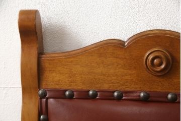 中古　美品　横浜クラシック家具　ダニエル(daniel)　ミッシェル　本革　クラシカルな雰囲気漂うデザインがおしゃれなレザーチェア2脚セット(ダイニングチェア、椅子、本革)(1脚定価約20万円)(R-063230)