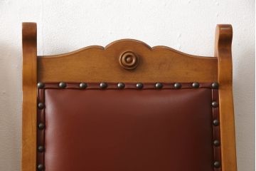 中古　美品　横浜クラシック家具　ダニエル(daniel)　ミッシェル　本革　クラシカルな雰囲気漂うデザインがおしゃれなレザーチェア2脚セット(ダイニングチェア、椅子、本革)(1脚定価約20万円)(R-063230)