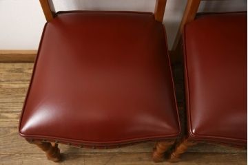 中古　美品　横浜クラシック家具　ダニエル(daniel)　ミッシェル　本革　クラシカルな雰囲気漂うデザインがおしゃれなレザーチェア2脚セット(ダイニングチェア、椅子、本革)(1脚定価約20万円)(R-063230)