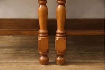 中古　美品　横浜クラシック家具　ダニエル(daniel)　ミッシェル　本革　クラシカルな雰囲気漂うデザインがおしゃれなレザーチェア2脚セット(ダイニングチェア、椅子、本革)(1脚定価約20万円)(R-063230)