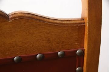中古　美品　横浜クラシック家具　ダニエル(daniel)　ミッシェル　本革　クラシカルな雰囲気漂うデザインがおしゃれなレザーチェア2脚セット(ダイニングチェア、椅子、本革)(1脚定価約20万円)(R-063230)