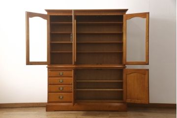 中古　美品　横浜クラシック家具　ダニエル(daniel)　クラシカルな雰囲気のお部屋づくりにおすすめなキャビネット(食器棚、収納棚、戸棚、カップボード)(R-063231)