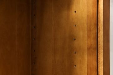 中古　美品　横浜クラシック家具　ダニエル(daniel)　クラシカルな雰囲気のお部屋づくりにおすすめなキャビネット(食器棚、収納棚、戸棚、カップボード)(R-063231)