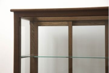 和製アンティーク　4枚引き戸が特徴的な脚付きガラスケース(ショーケース、飾り棚、陳列棚、店舗什器)(R-063235)