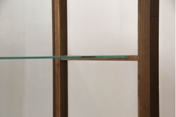 和製アンティーク　4枚引き戸が特徴的な脚付きガラスケース(ショーケース、飾り棚、陳列棚、店舗什器)(R-063235)