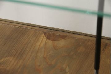 和製アンティーク　4枚引き戸が特徴的な脚付きガラスケース(ショーケース、飾り棚、陳列棚、店舗什器)(R-063235)
