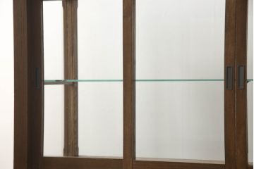 和製アンティーク　4枚引き戸が特徴的な脚付きガラスケース(ショーケース、飾り棚、陳列棚、店舗什器)(R-063235)