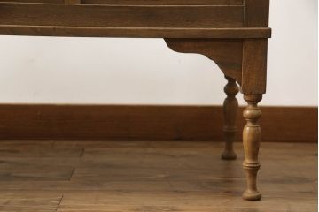 和製アンティーク　4枚引き戸が特徴的な脚付きガラスケース(ショーケース、飾り棚、陳列棚、店舗什器)(R-063235)