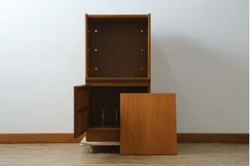 イギリスビンテージ　nathan(ネイサン)　スタイリッシュなデザインがお洒落なサイドキャビネット　(R-063240)