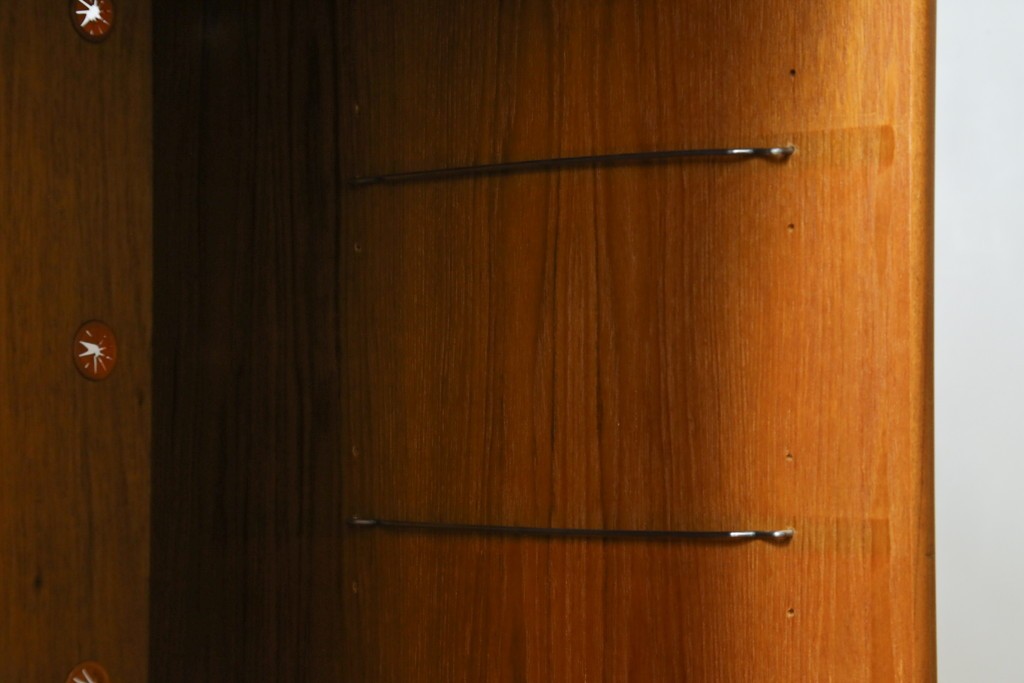 イギリスビンテージ　nathan(ネイサン)　スタイリッシュなデザインがお洒落なサイドキャビネット　(R-063240)