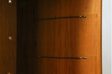 イギリスビンテージ　nathan(ネイサン)　スタイリッシュなデザインがお洒落なサイドキャビネット　(R-063240)