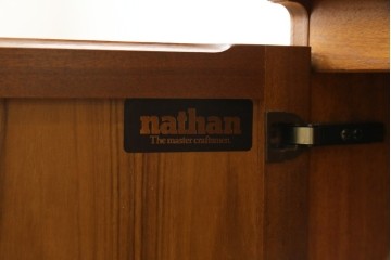 イギリスビンテージ　nathan(ネイサン)　スタイリッシュなデザインがお洒落なサイドキャビネット　(R-063240)