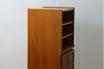 イギリスビンテージ　nathan(ネイサン)　スタイリッシュなデザインがお洒落なサイドキャビネット　(R-063240)