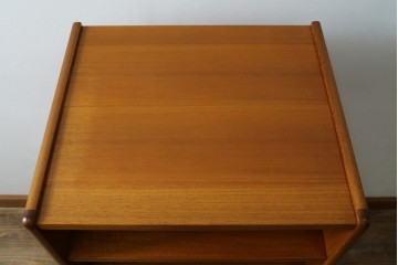 イギリスビンテージ　nathan(ネイサン)　スタイリッシュなデザインがお洒落なサイドキャビネット　(R-063240)