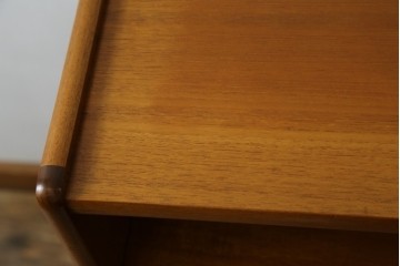 イギリスビンテージ　nathan(ネイサン)　スタイリッシュなデザインがお洒落なサイドキャビネット　(R-063240)