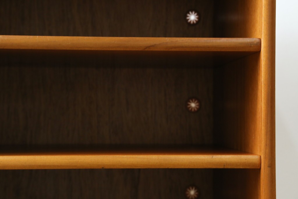 イギリスビンテージ　nathan(ネイサン)　スタイリッシュなデザインがお洒落なサイドキャビネット　(R-063240)