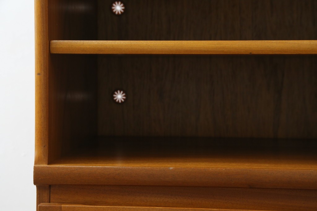 イギリスビンテージ　nathan(ネイサン)　スタイリッシュなデザインがお洒落なサイドキャビネット　(R-063240)