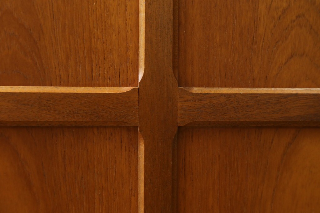 イギリスビンテージ　nathan(ネイサン)　スタイリッシュなデザインがお洒落なサイドキャビネット　(R-063240)