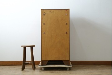 イギリスビンテージ　nathan(ネイサン)　スタイリッシュなデザインがお洒落なサイドキャビネット　(R-063240)