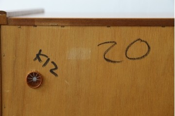 イギリスビンテージ　nathan(ネイサン)　スタイリッシュなデザインがお洒落なサイドキャビネット　(R-063240)