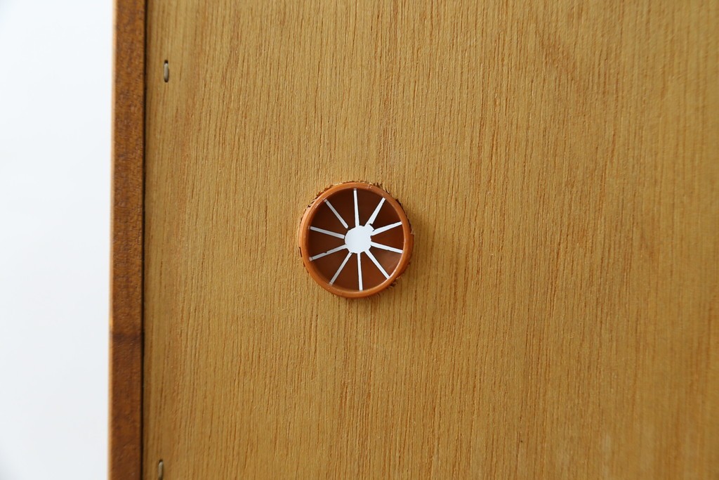 イギリスビンテージ　nathan(ネイサン)　スタイリッシュなデザインがお洒落なサイドキャビネット　(R-063240)