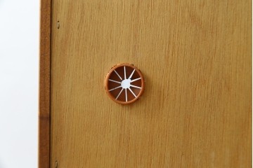 イギリスビンテージ　nathan(ネイサン)　スタイリッシュなデザインがお洒落なサイドキャビネット　(R-063240)