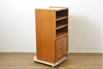 イギリスビンテージ　nathan(ネイサン)　スタイリッシュなデザインがお洒落なサイドキャビネット(収納棚、戸棚、レコードラック、ヴィンテージ)(R-063240)