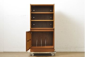 イギリスビンテージ　nathan(ネイサン)　スタイリッシュなデザインがお洒落なサイドキャビネット(収納棚、戸棚、レコードラック、ヴィンテージ)(R-063240)