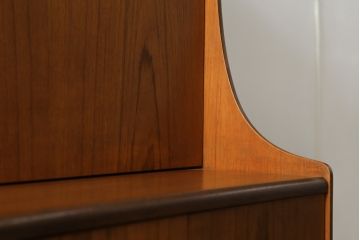 イギリスビンテージ　G-PLAN(ジープラン)　洗練されたデザインが美しいサイドキャビネット(サイドボード、リビングボード、戸棚、収納棚、ヴィンテージ、北欧)(R-063243)