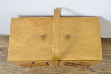 フランスビンテージ　脚付き　ナチュラルな木の味わいが魅力的なソーイングボックス(裁縫箱、針箱、ヴィンテージ)(R-063245)