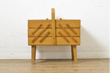 フランスビンテージ　脚付き　ナチュラルな木の味わいが魅力的なソーイングボックス(裁縫箱、針箱、ヴィンテージ)(R-063245)