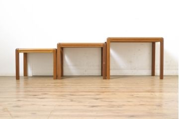 デンマークビンテージ　チーク材　丸みのあるデザインが柔らかい印象を与えるネストテーブル(サイドテーブル、カフェテーブル、ヴィンテージ)(R-063247)