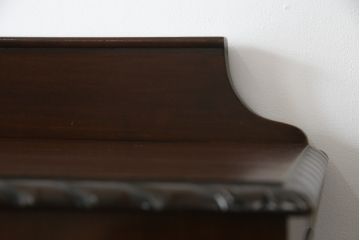 イギリスアンティーク　マホガニー材　クロウ&ボールの脚がクラシカルな雰囲気を高めるキャビネット(ショーケース、戸棚、収納棚、飾り棚、ガラスケース)(R-063249)