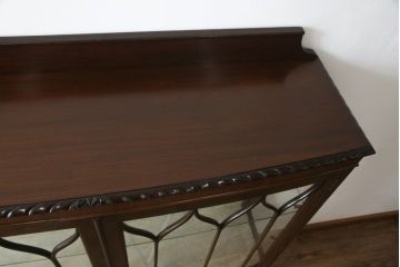イギリスアンティーク　マホガニー材　クロウ&ボールの脚がクラシカルな雰囲気を高めるキャビネット(ショーケース、戸棚、収納棚、飾り棚、ガラスケース)(R-063249)